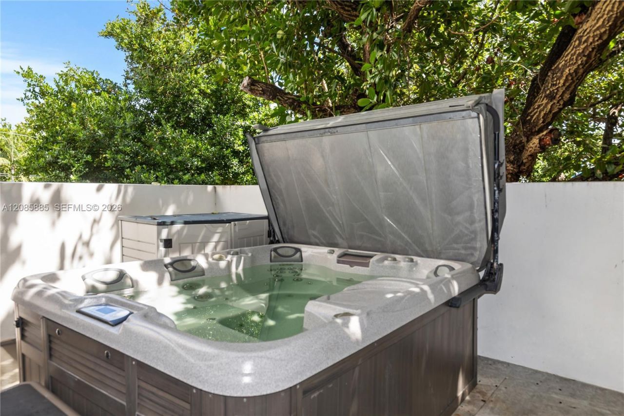 350 Meridian Ave, Unit 201, Miami Beach, FL 33139 Photo
