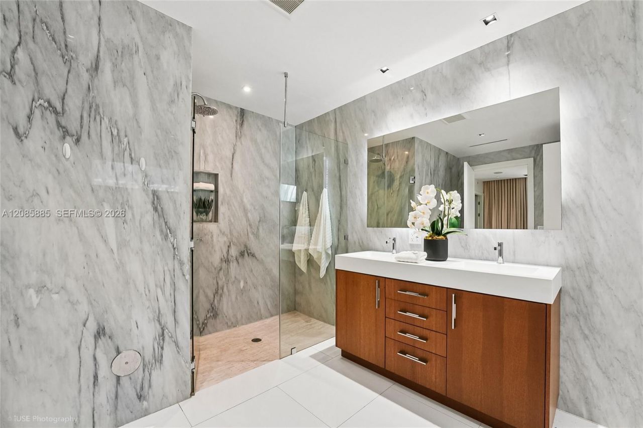 350 Meridian Ave, Unit 201, Miami Beach, FL 33139 Photo