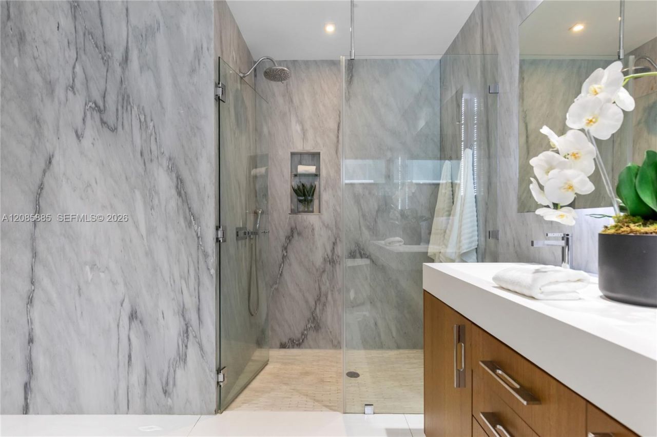 350 Meridian Ave, Unit 201, Miami Beach, FL 33139 Photo