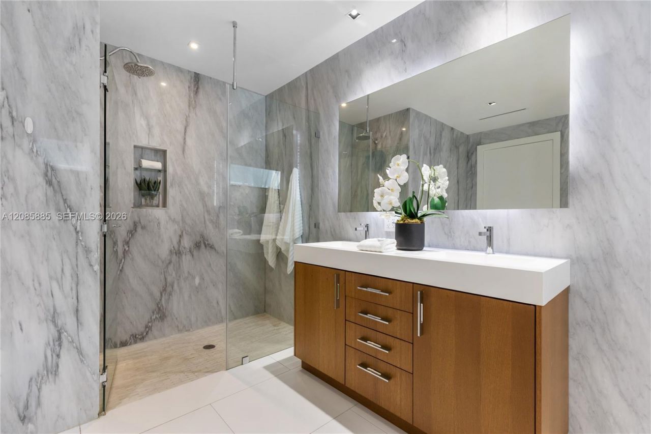 350 Meridian Ave, Unit 201, Miami Beach, FL 33139 Photo