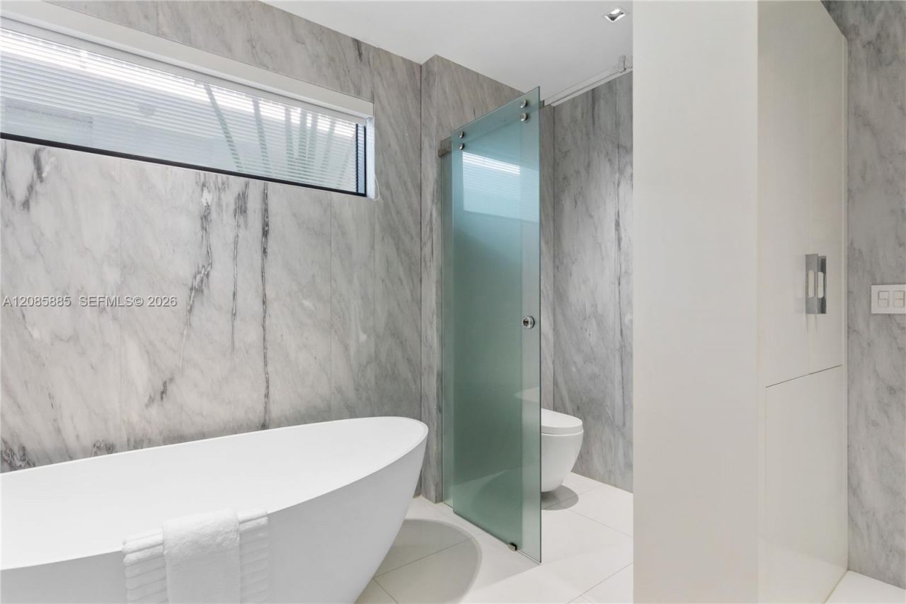 350 Meridian Ave, Unit 201, Miami Beach, FL 33139 Photo