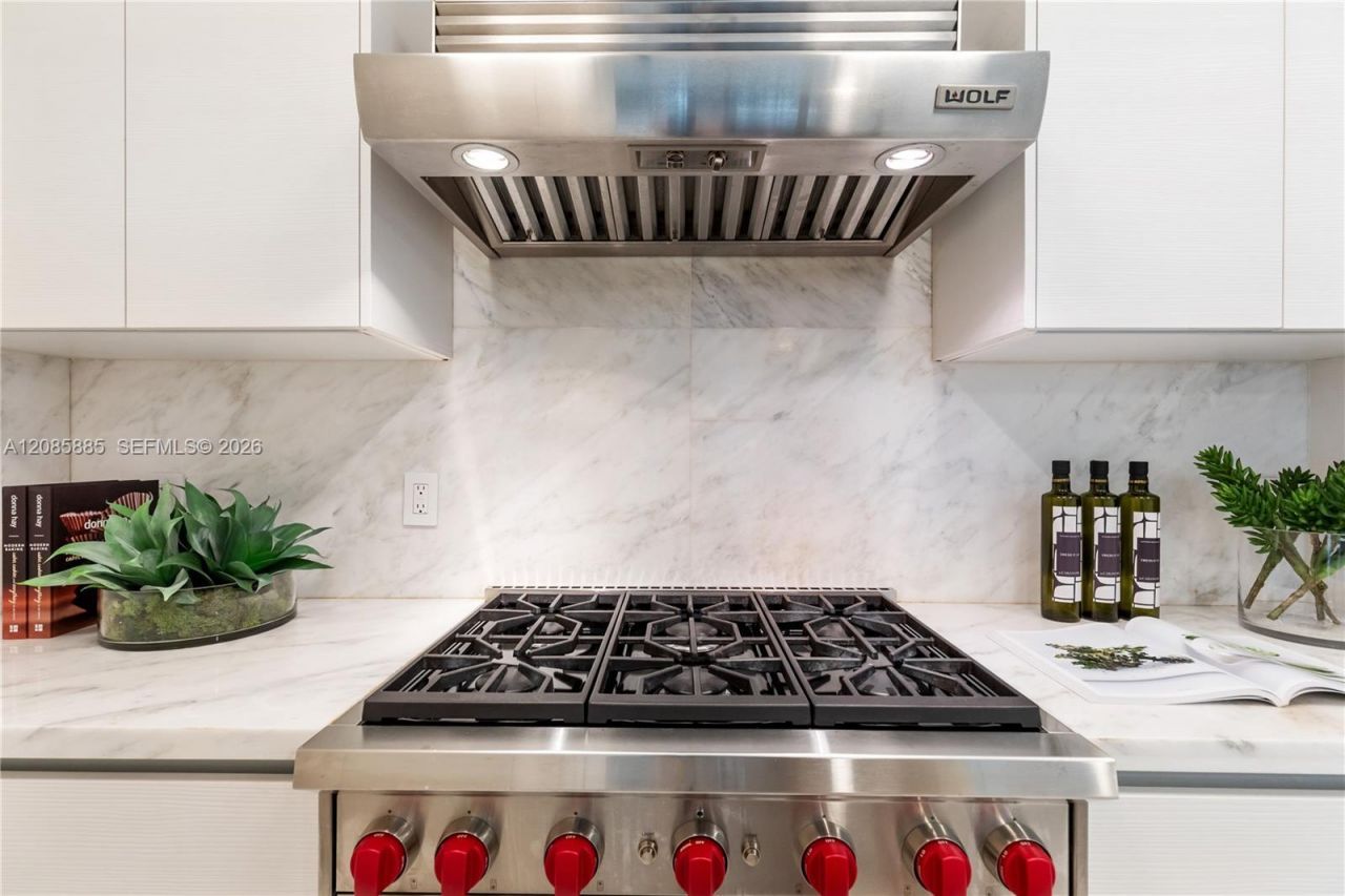350 Meridian Ave, Unit 201, Miami Beach, FL 33139 Photo