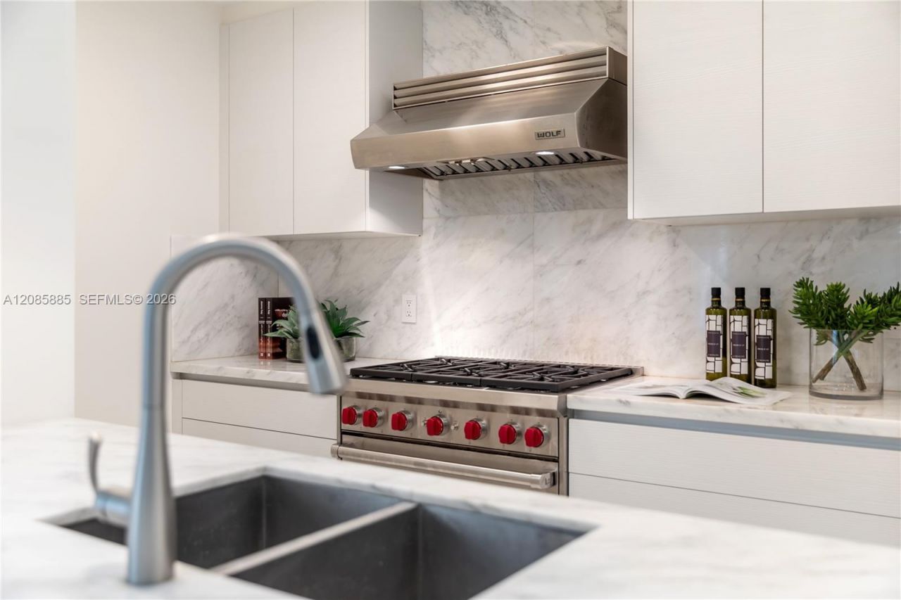 350 Meridian Ave, Unit 201, Miami Beach, FL 33139 Photo