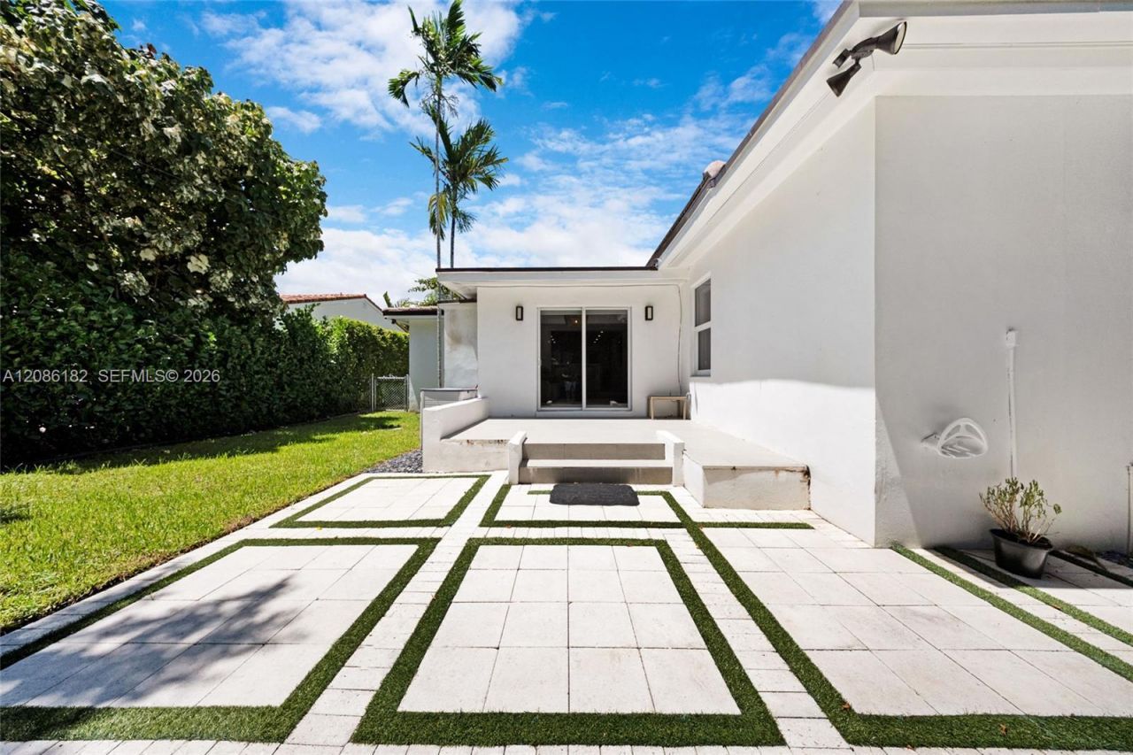 817 Tangier St, Coral Gables, FL 33134 Photo