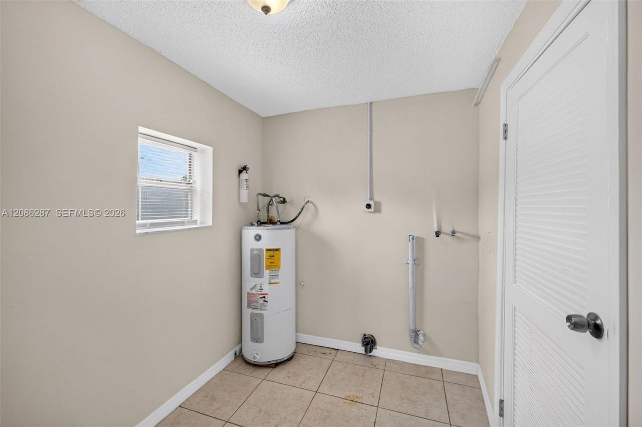 2831 NW 23rd St, Fort Lauderdale, FL 33311 Photo
