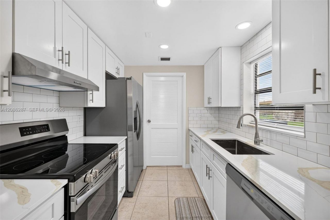 2831 NW 23rd St, Fort Lauderdale, FL 33311 Photo