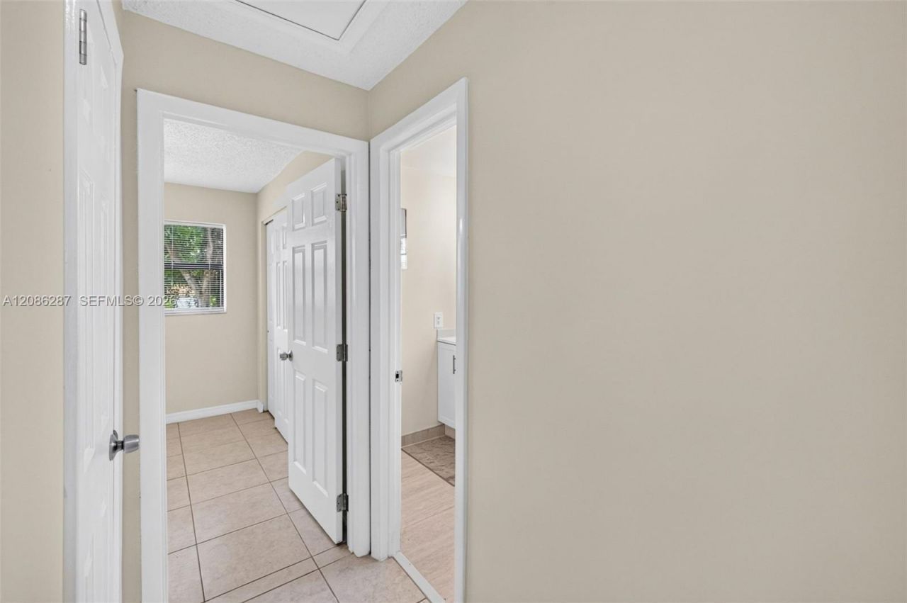 2831 NW 23rd St, Fort Lauderdale, FL 33311 Photo