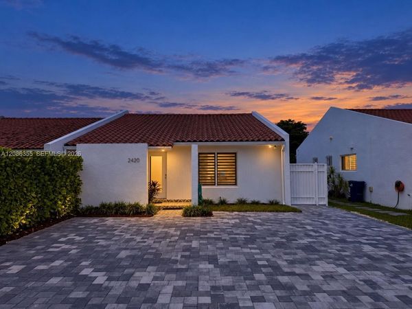2420 SW 102nd Ave, Miami, FL 33165