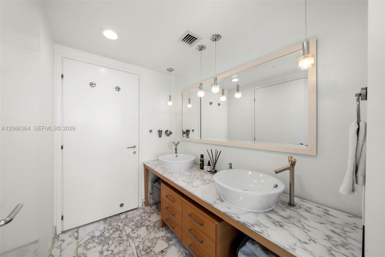 450 Alton Rd, Unit 2708, Miami Beach, FL 33139 Photo