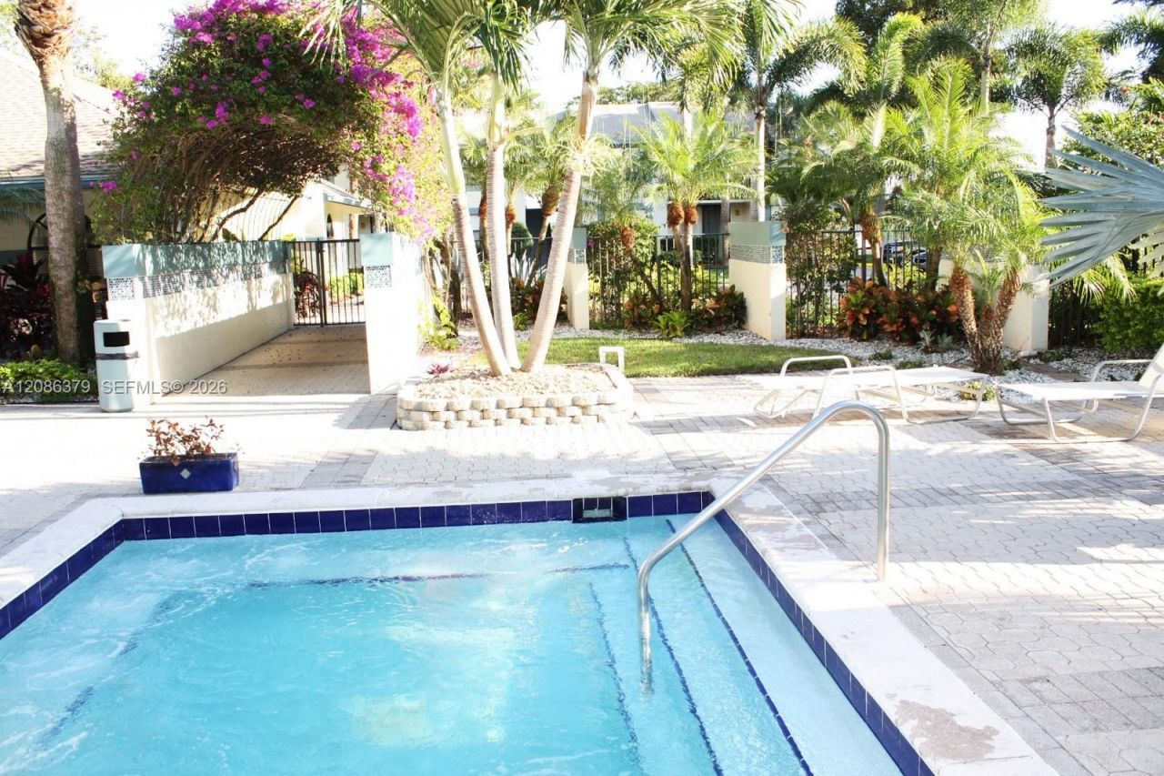 706 Executive Center Dr, Unit 34, West Palm Beach, FL 33401 Photo