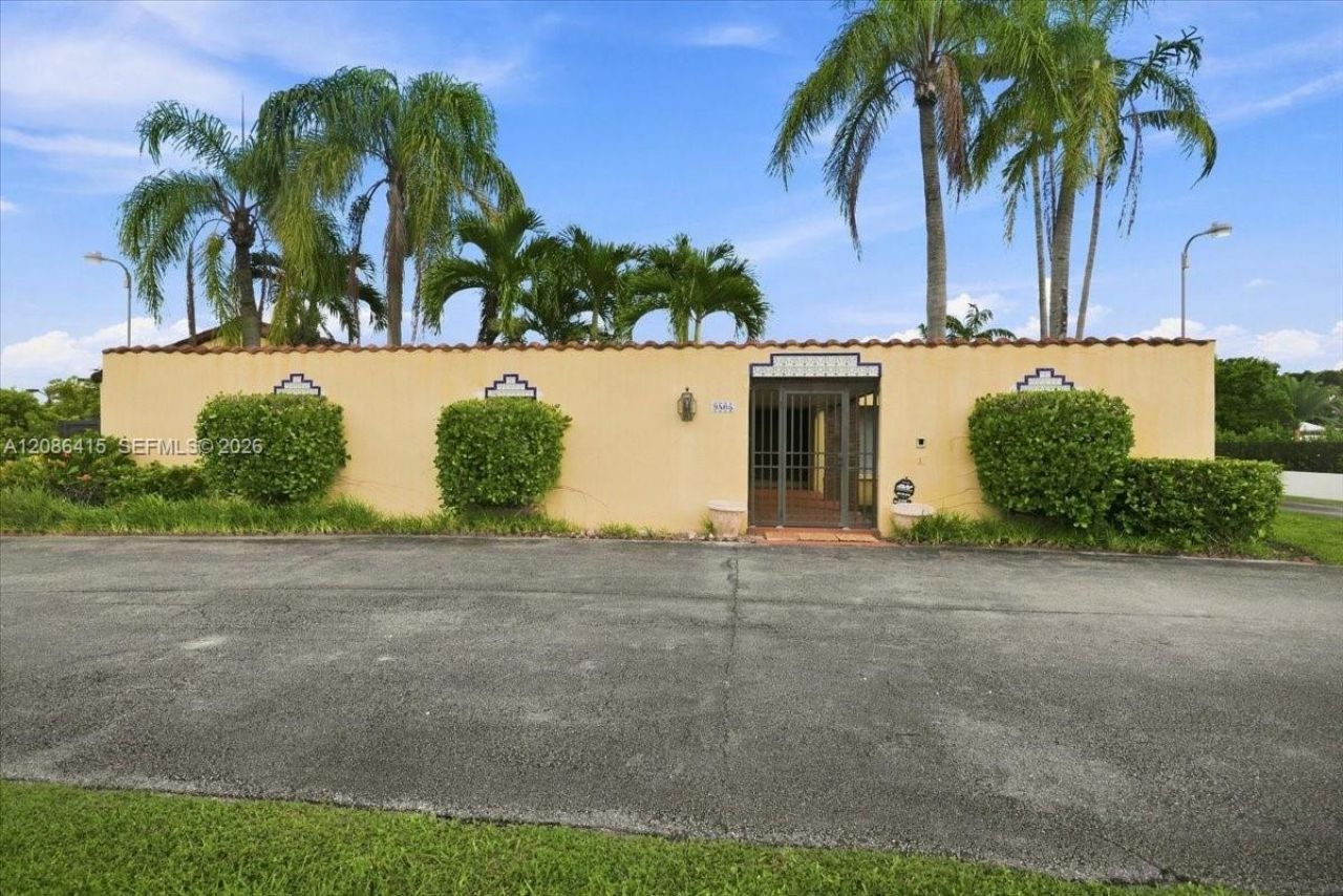 9805 SW 64th St, Miami, FL 33173 Photo