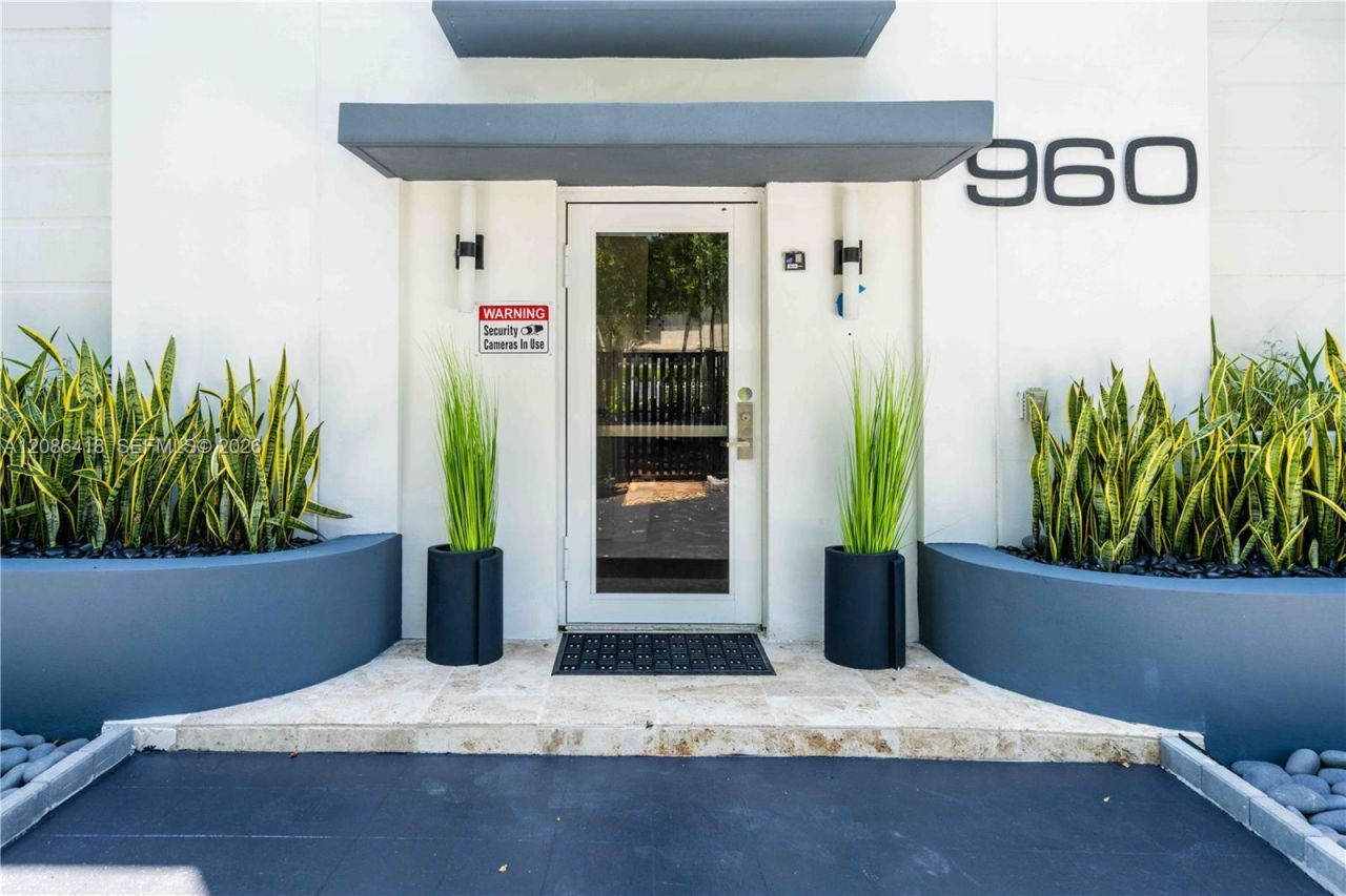 960 Jefferson Ave, Unit 205, Miami Beach, FL 33139 Main Photo