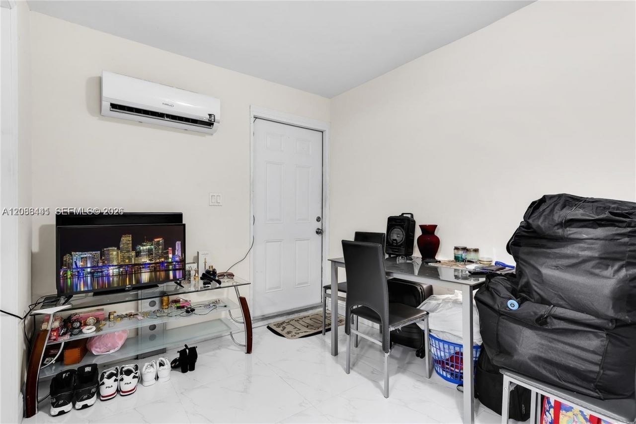 9460 NW 35th Ct, Miami, FL 33147 Photo
