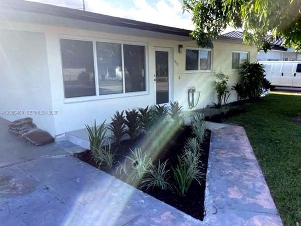 5431 W 8th Ct, Hialeah, FL 33012