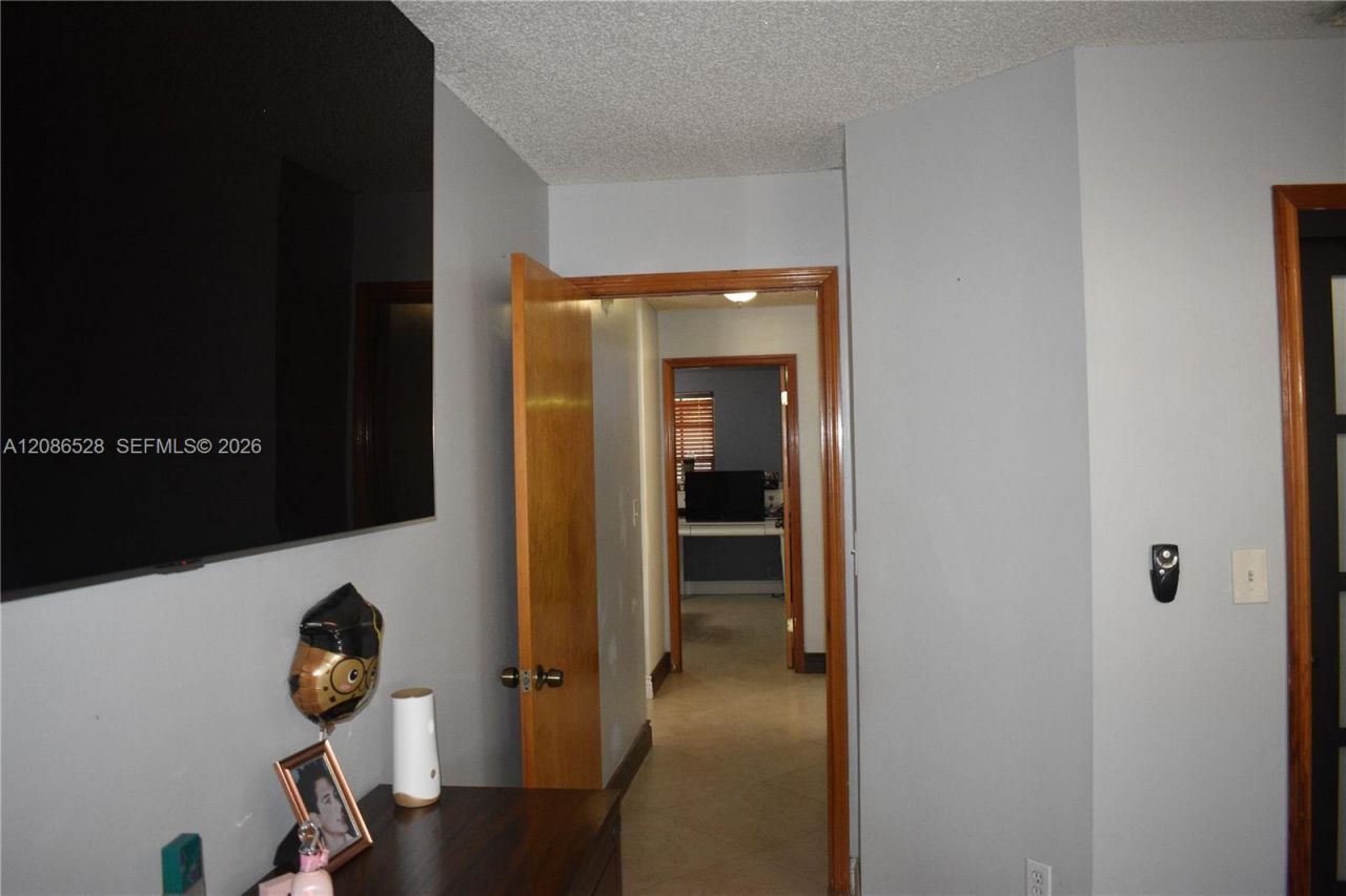 9029 NW 152nd Ln, Miami Lakes, FL 33018 Photo