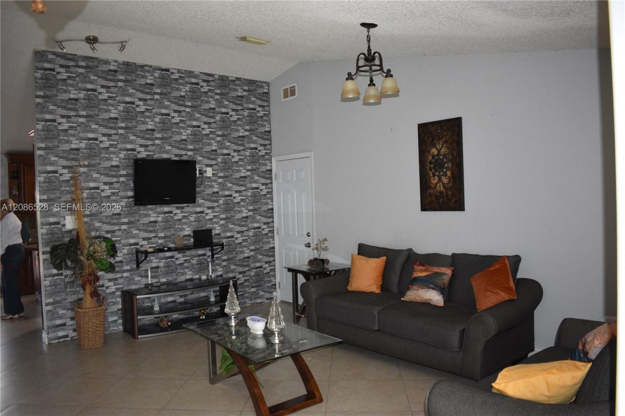 9029 NW 152nd Ln, Miami Lakes, FL 33018 Photo