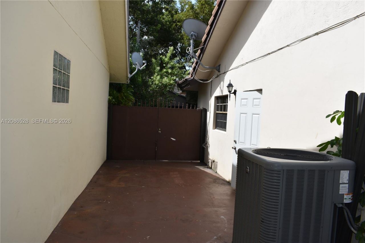 9029 NW 152nd Ln, Miami Lakes, FL 33018 Photo