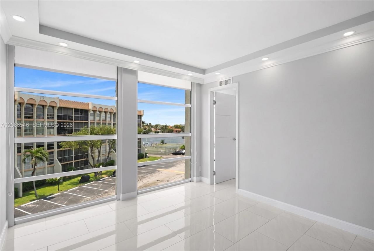 701 Three Islands Blvd, Unit 411, Hallandale Beach, FL 33009 Photo