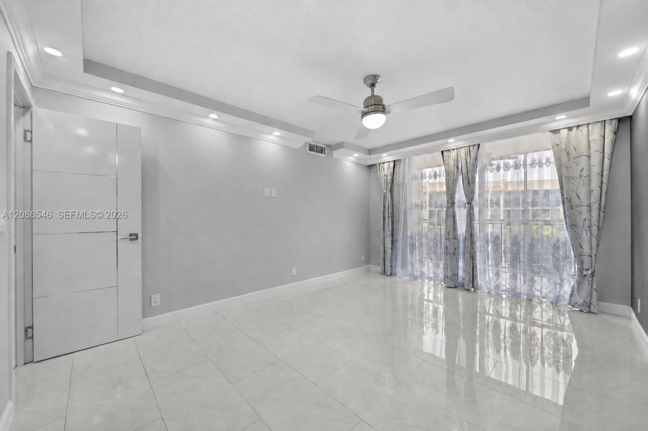 701 Three Islands Blvd, Unit 411, Hallandale Beach, FL 33009 Photo