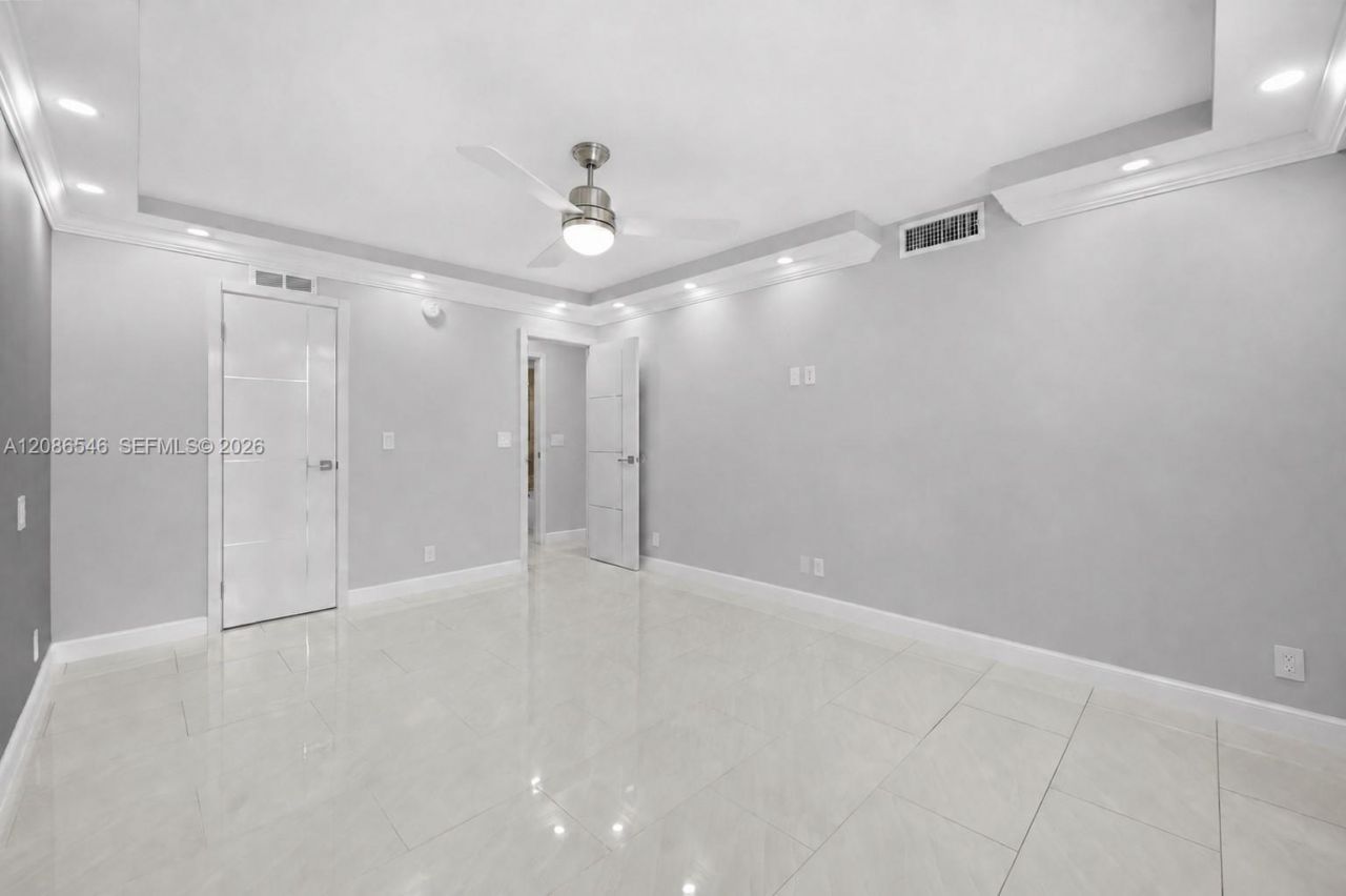 701 Three Islands Blvd, Unit 411, Hallandale Beach, FL 33009 Photo