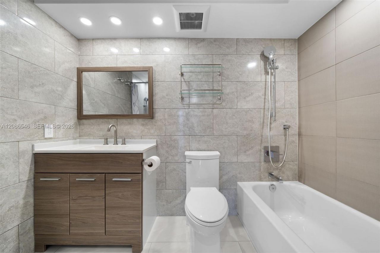 701 Three Islands Blvd, Unit 411, Hallandale Beach, FL 33009 Photo