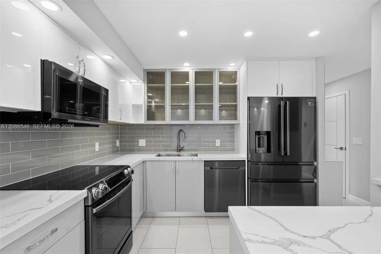 701 Three Islands Blvd, Unit 411, Hallandale Beach, FL 33009 Photo