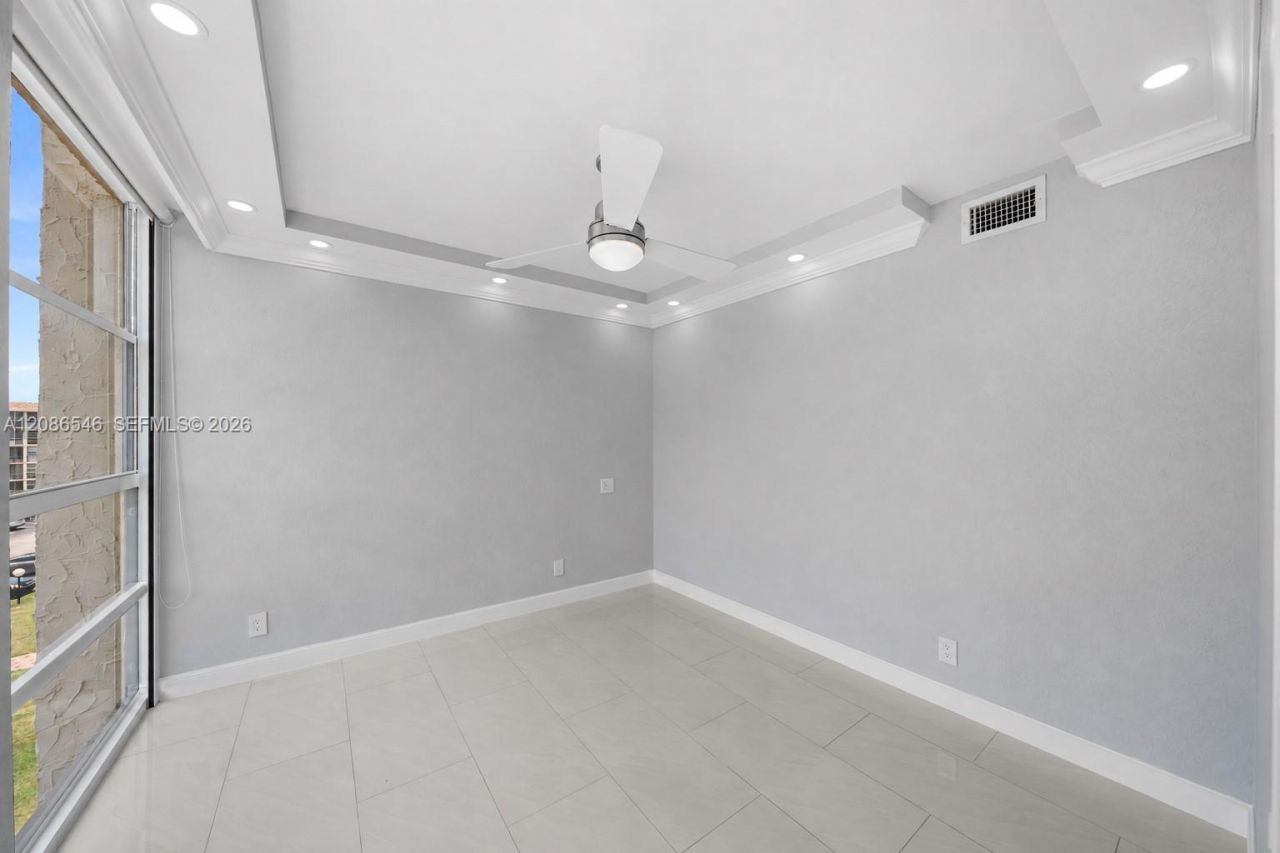 701 Three Islands Blvd, Unit 411, Hallandale Beach, FL 33009 Photo