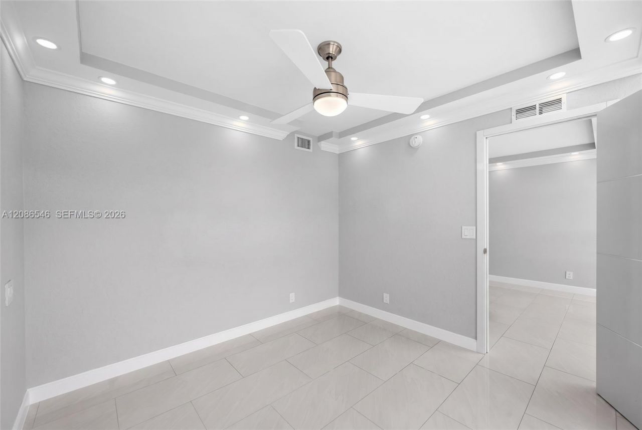 701 Three Islands Blvd, Unit 411, Hallandale Beach, FL 33009 Photo