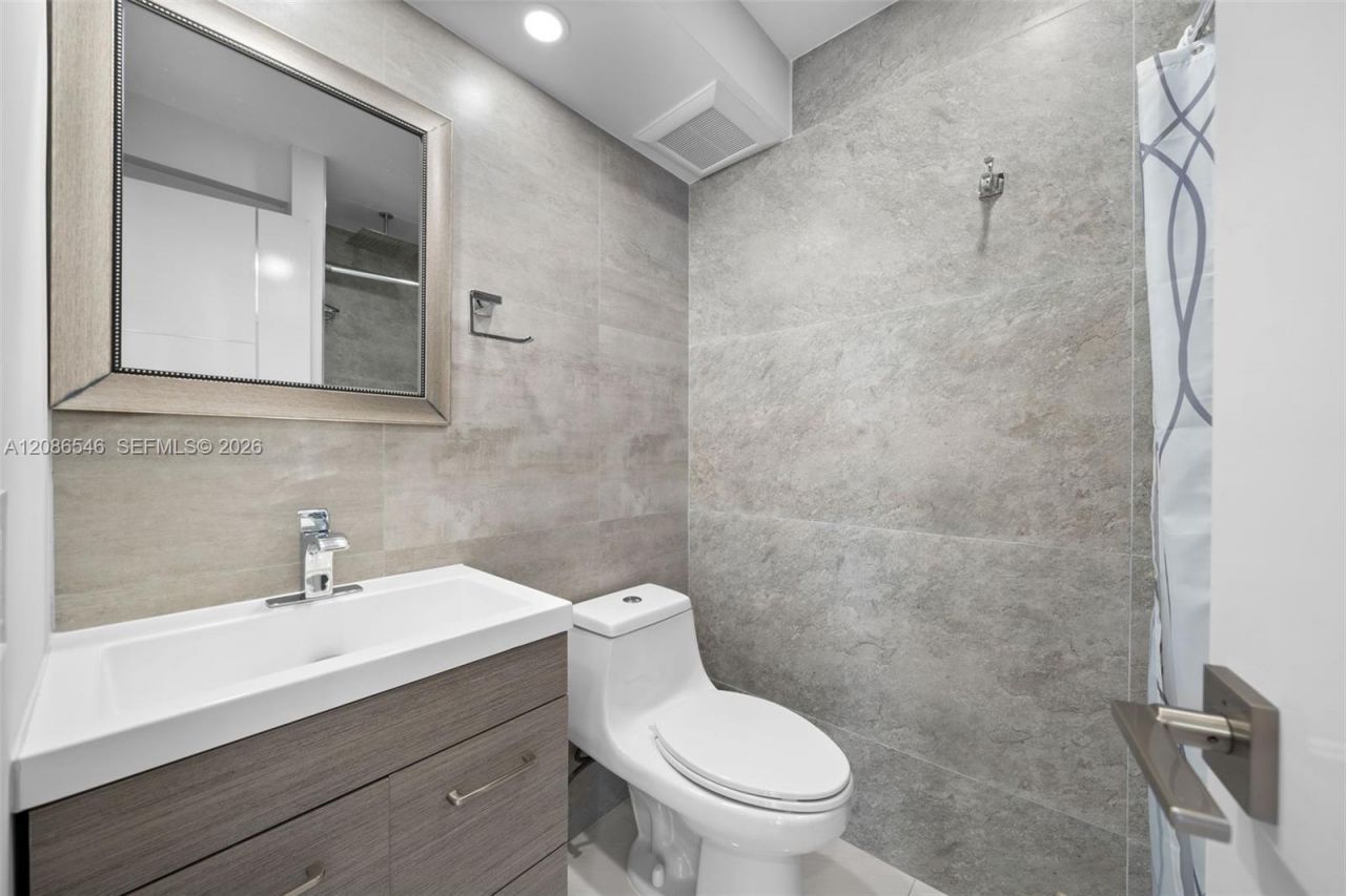 701 Three Islands Blvd, Unit 411, Hallandale Beach, FL 33009 Photo