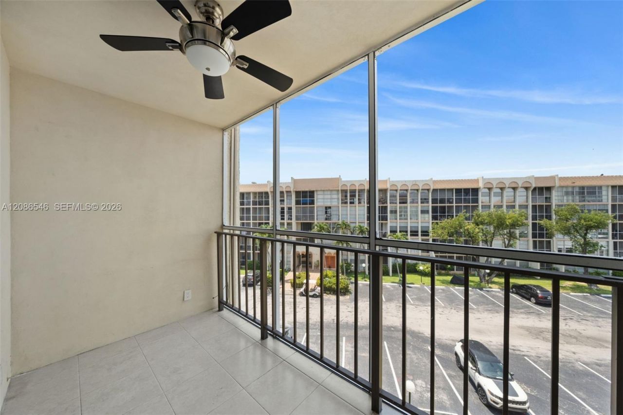 701 Three Islands Blvd, Unit 411, Hallandale Beach, FL 33009 Photo
