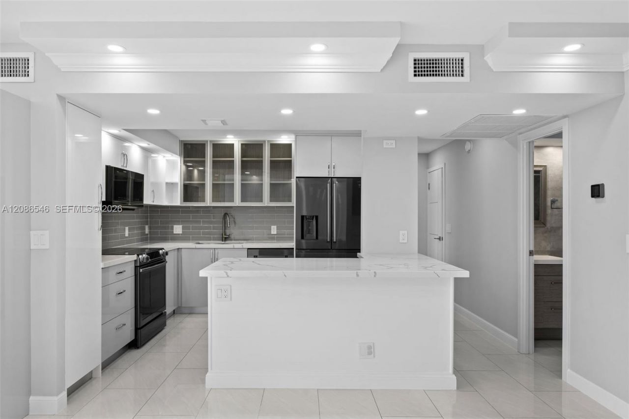 701 Three Islands Blvd, Unit 411, Hallandale Beach, FL 33009 Photo