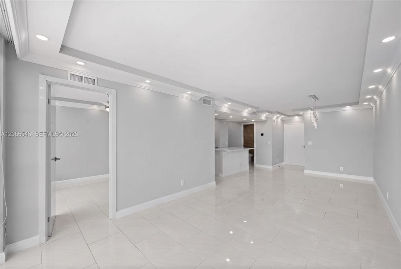 701 Three Islands Blvd, Unit 411, Hallandale Beach, FL 33009 Photo