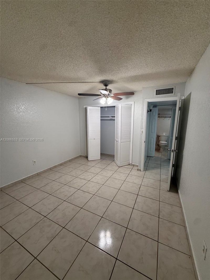 606 W 81st St, Unit 405, Hialeah, FL 33014 Photo