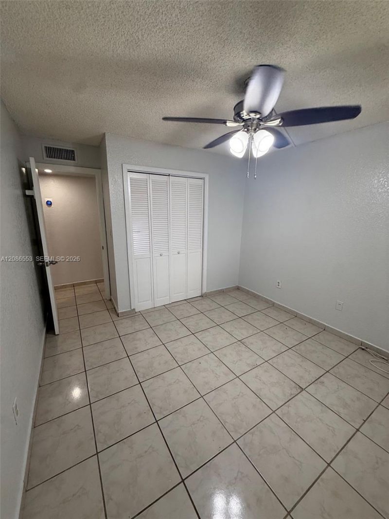 606 W 81st St, Unit 405, Hialeah, FL 33014 Photo