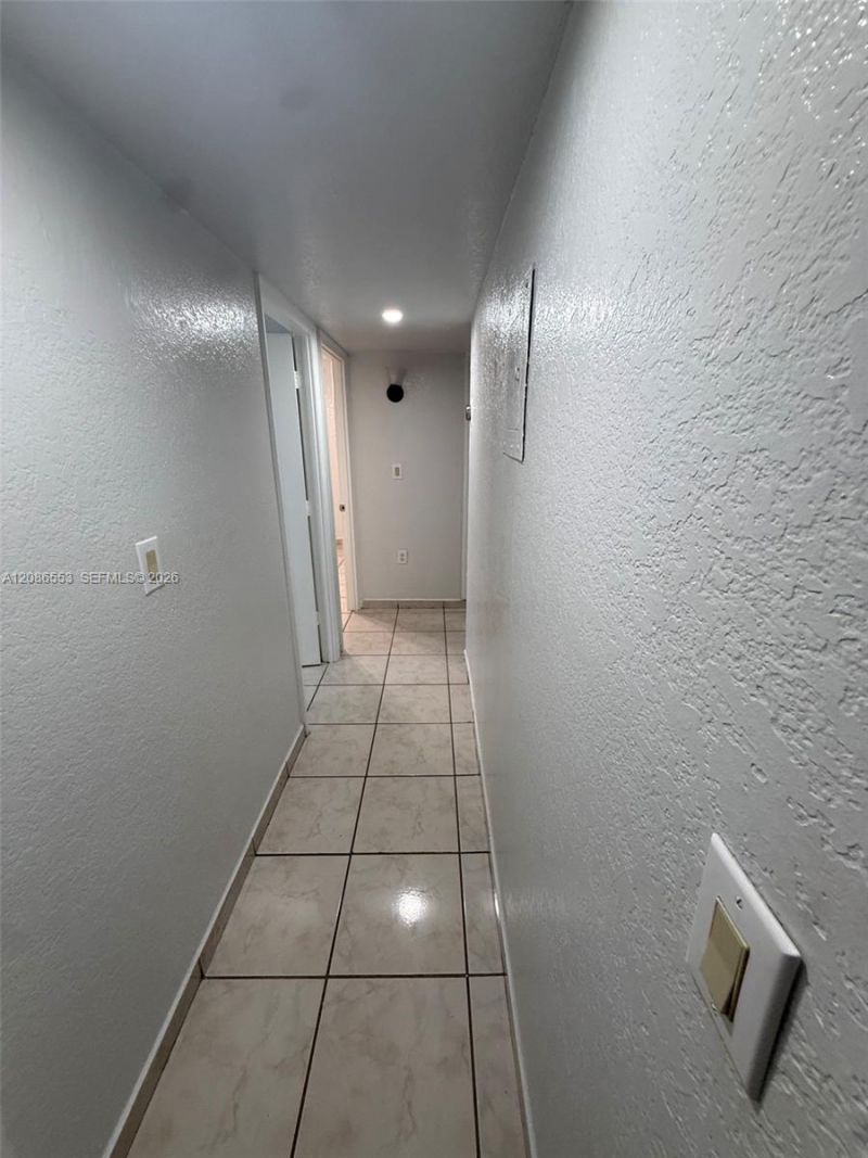 606 W 81st St, Unit 405, Hialeah, FL 33014 Photo