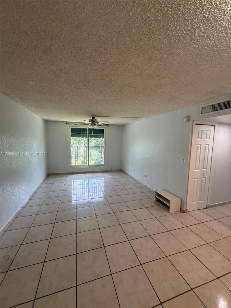 606 W 81st St, Unit 405, Hialeah, FL 33014 Photo