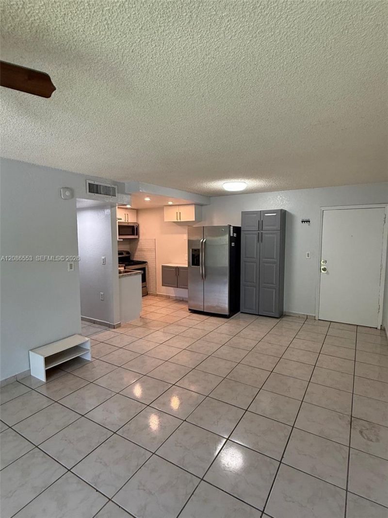 606 W 81st St, Unit 405, Hialeah, FL 33014 Photo