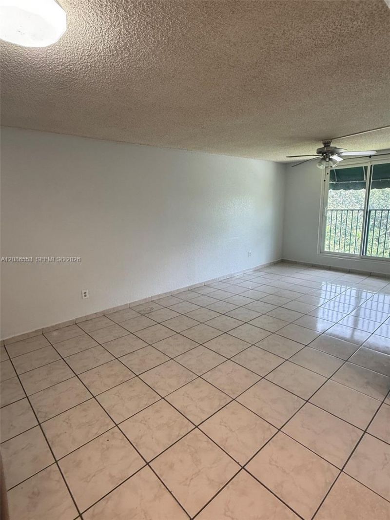 606 W 81st St, Unit 405, Hialeah, FL 33014 Photo