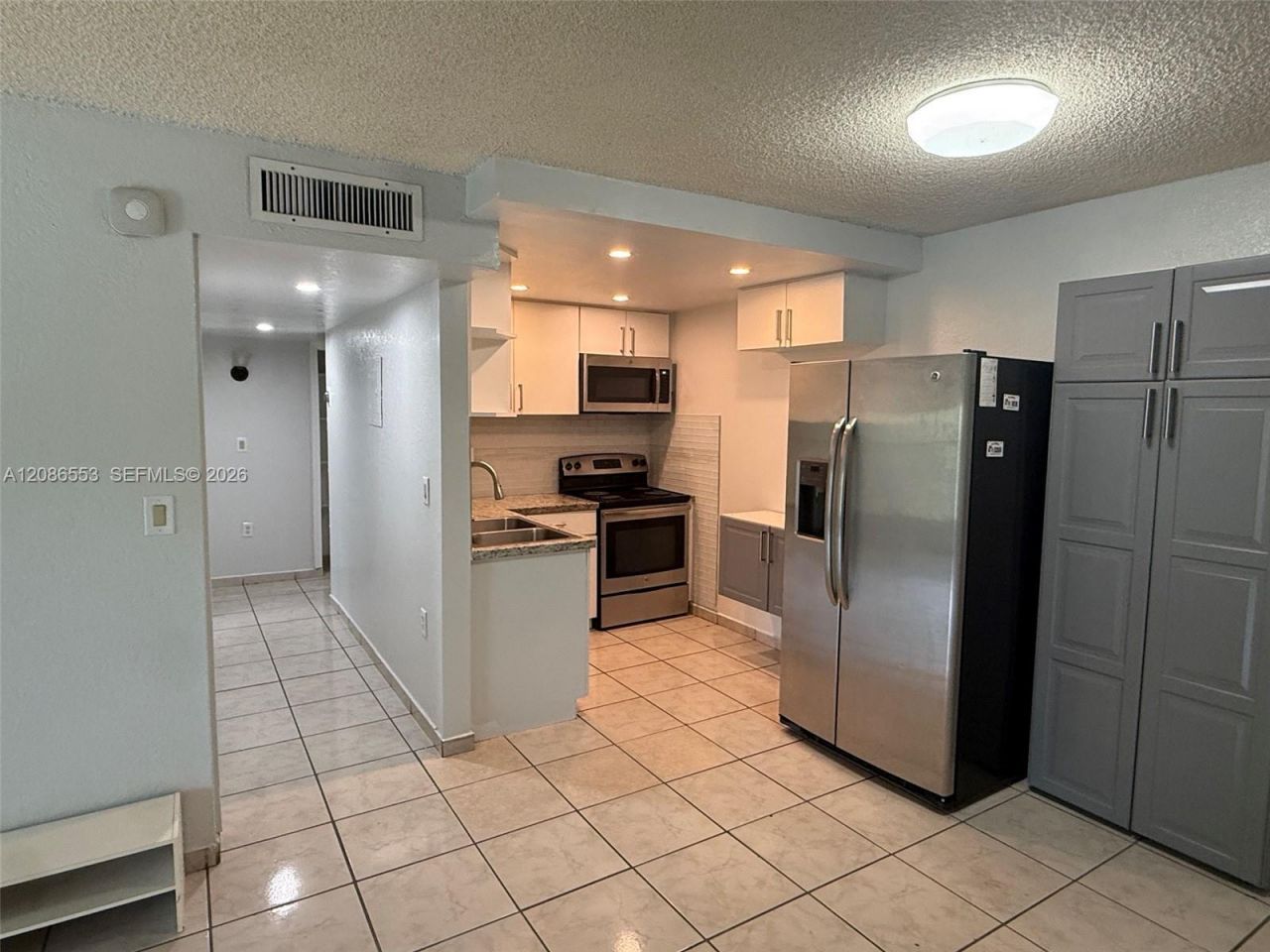 606 W 81st St, Unit 405, Hialeah, FL 33014 Photo