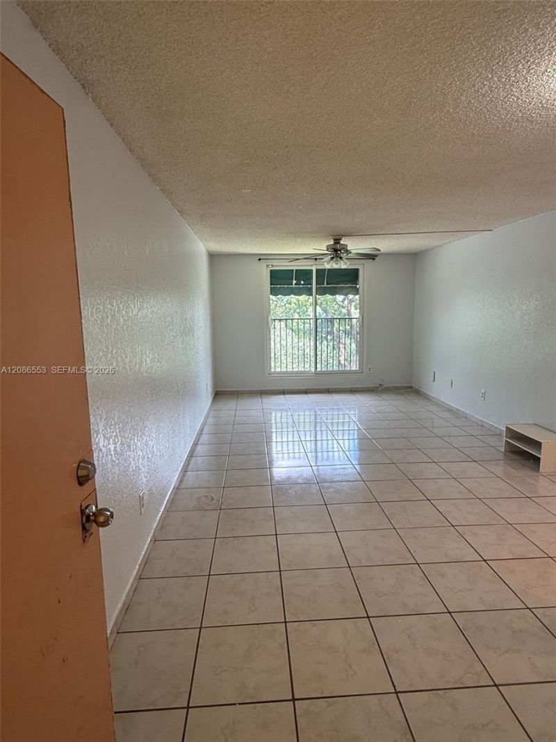 606 W 81st St, Unit 405, Hialeah, FL 33014 Photo