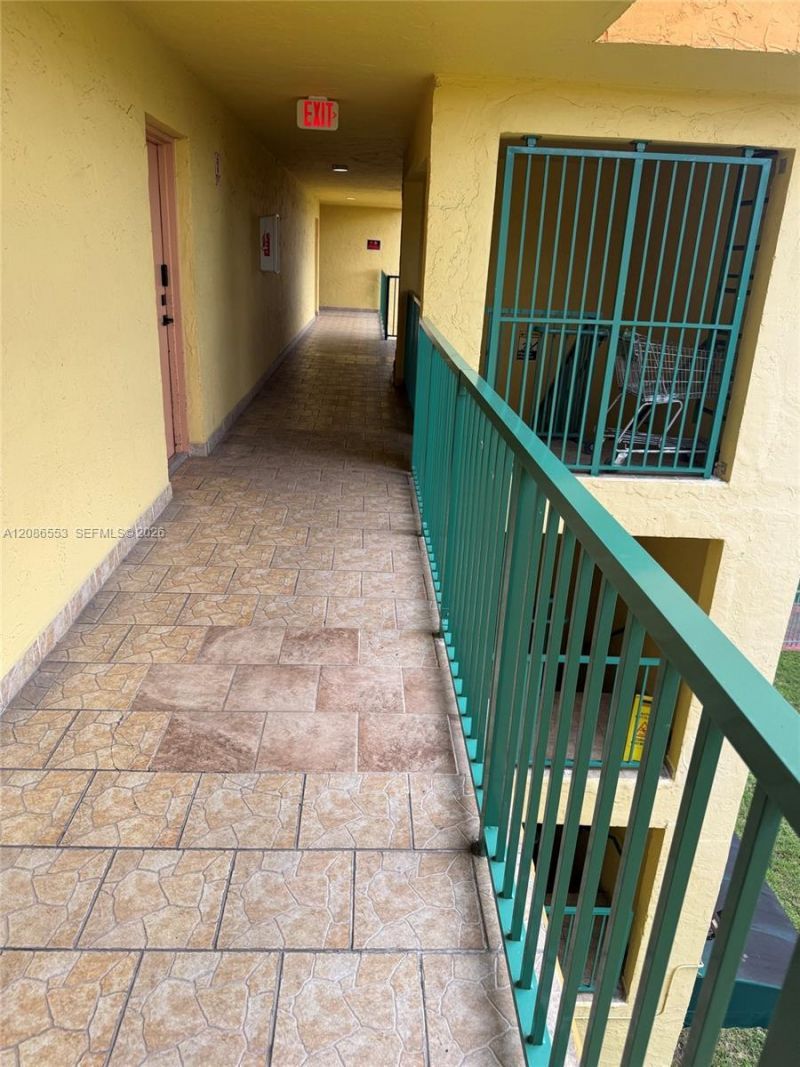 606 W 81st St, Unit 405, Hialeah, FL 33014 Photo