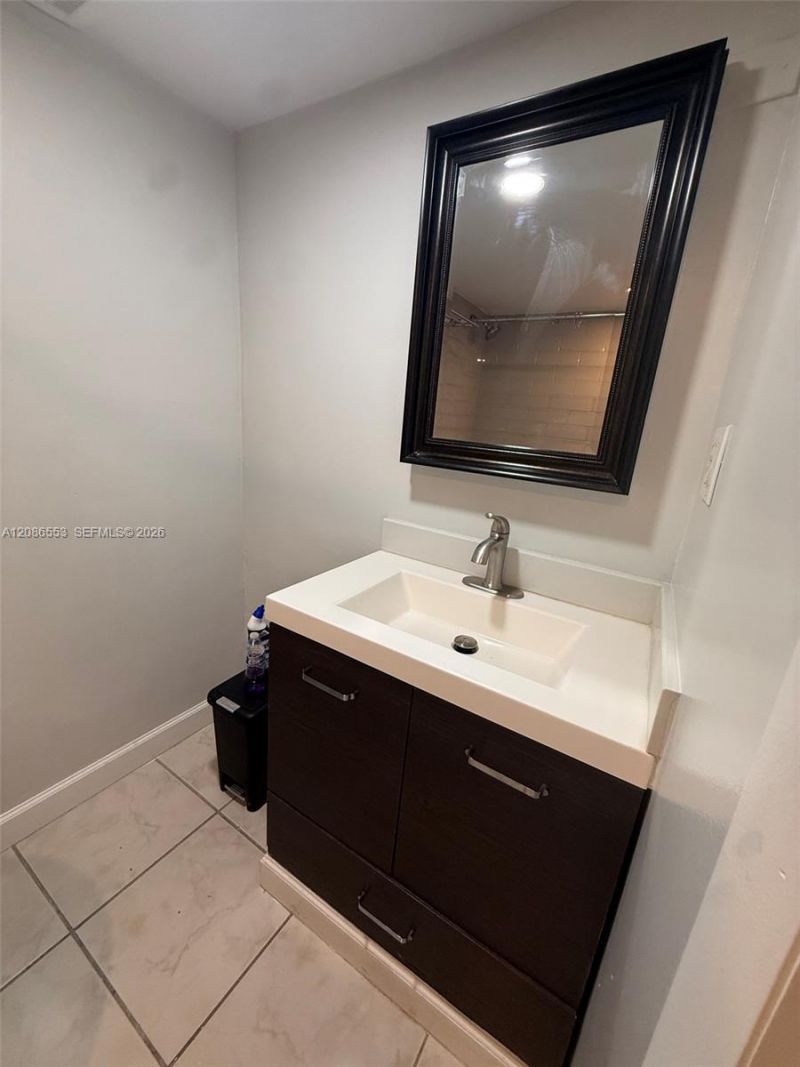 606 W 81st St, Unit 405, Hialeah, FL 33014 Photo