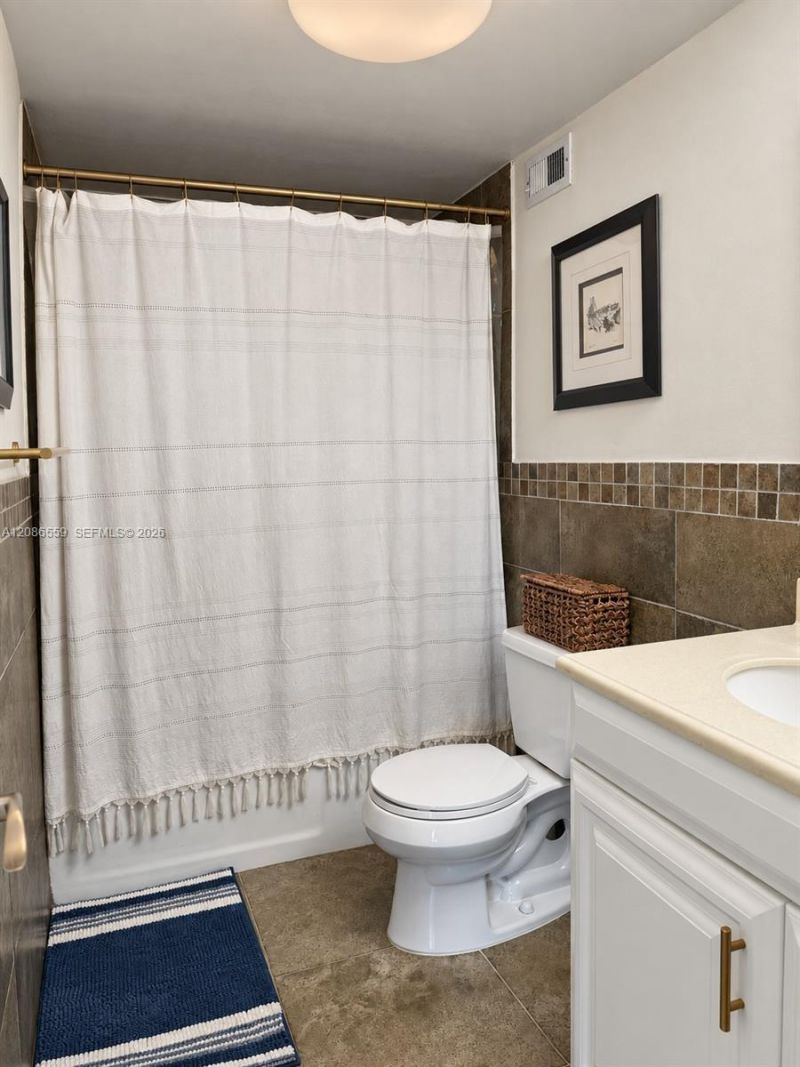 2899 Collins Ave, Unit 1508, Miami Beach, FL 33140 Photo