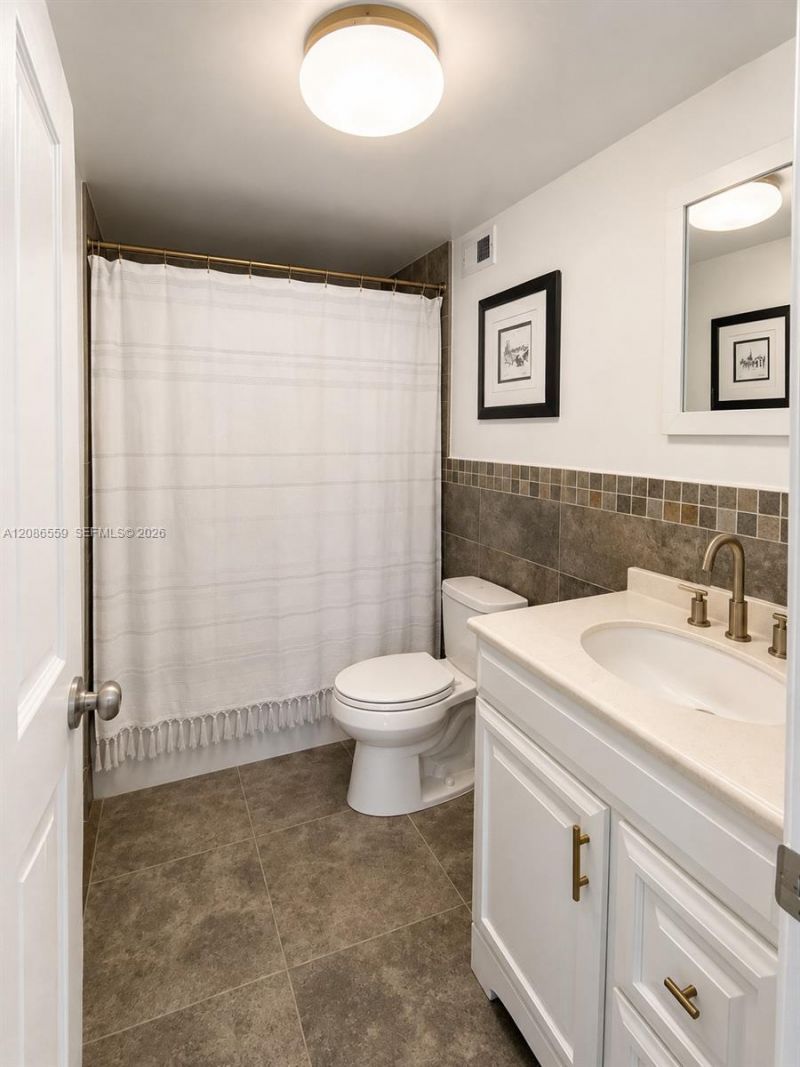 2899 Collins Ave, Unit 1508, Miami Beach, FL 33140 Photo
