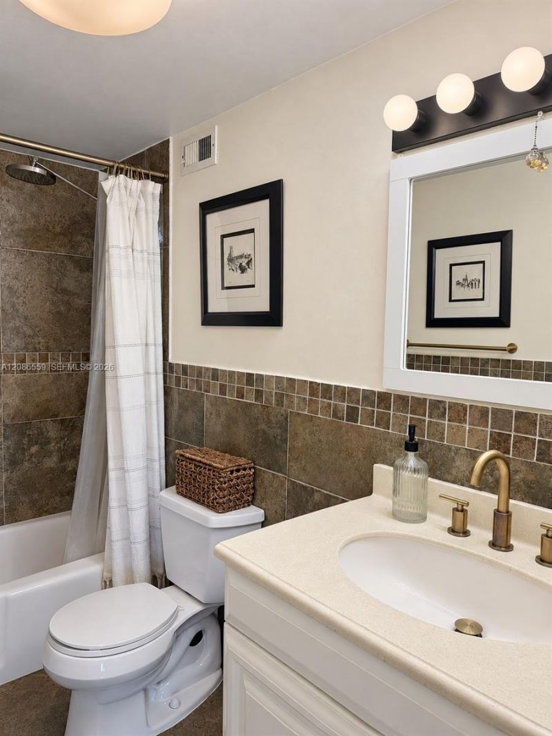 2899 Collins Ave, Unit 1508, Miami Beach, FL 33140 Photo