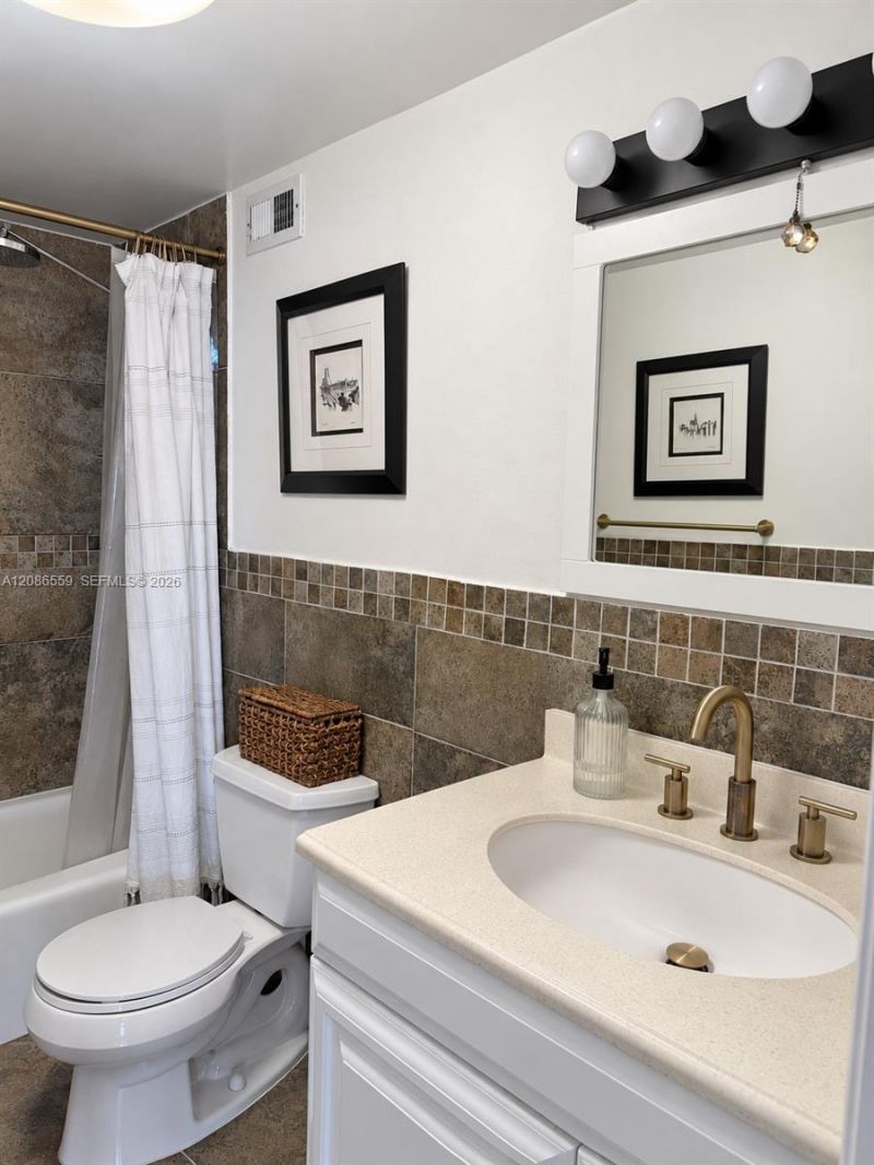 2899 Collins Ave, Unit 1508, Miami Beach, FL 33140 Photo