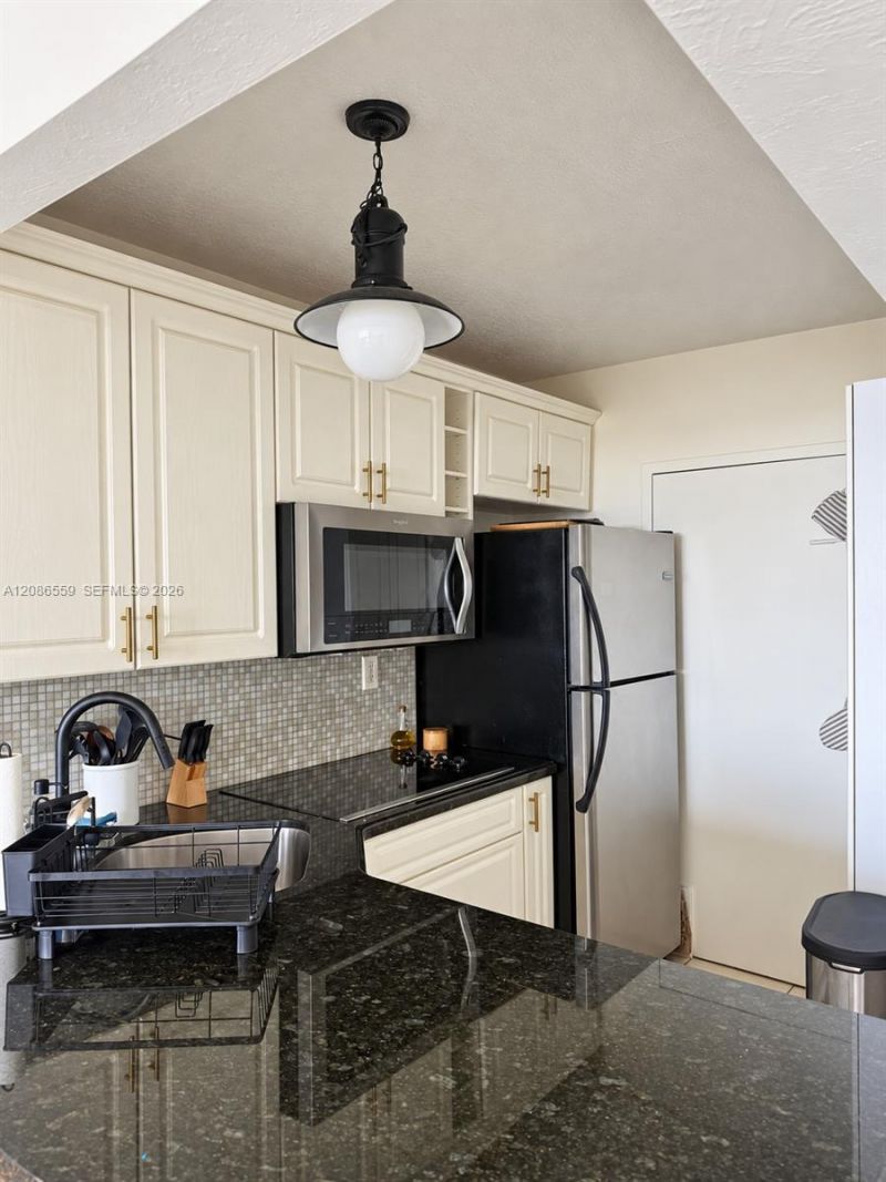 2899 Collins Ave, Unit 1508, Miami Beach, FL 33140 Photo