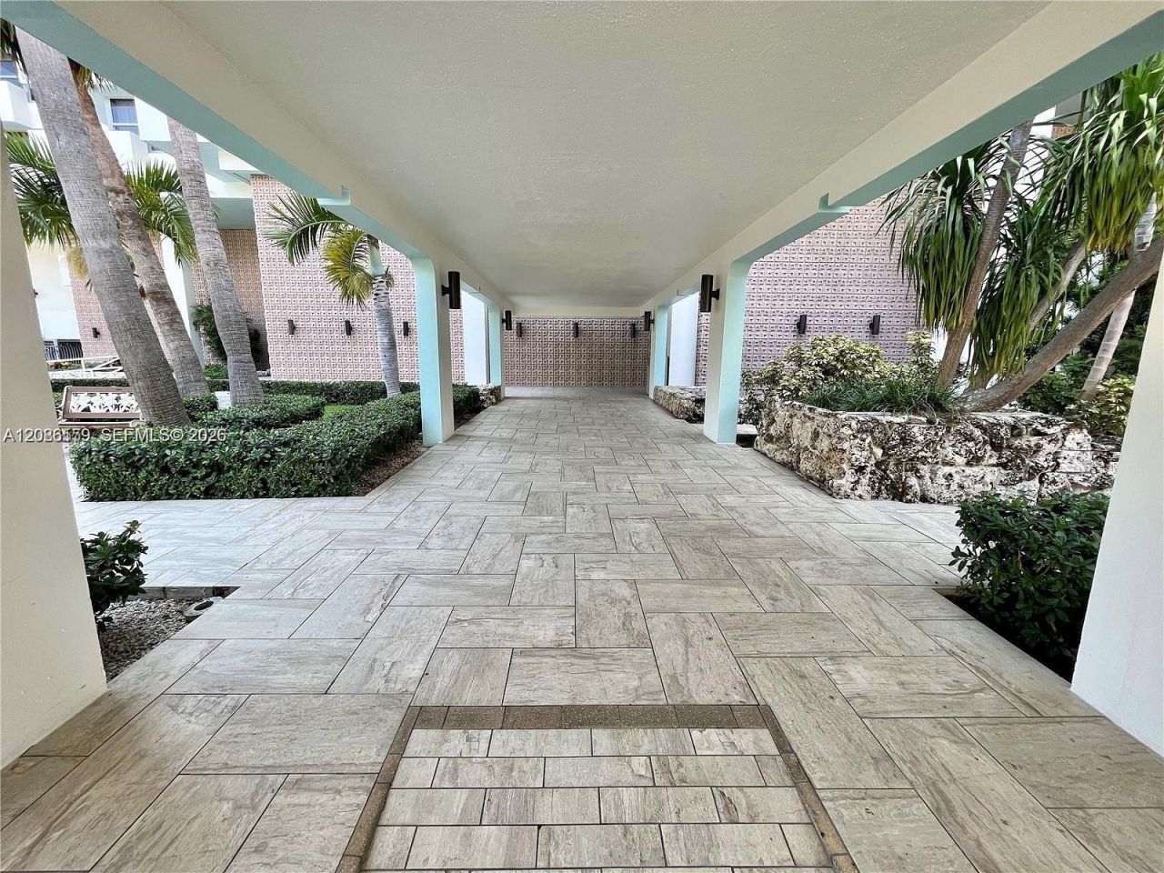 2899 Collins Ave, Unit 1508, Miami Beach, FL 33140 Photo