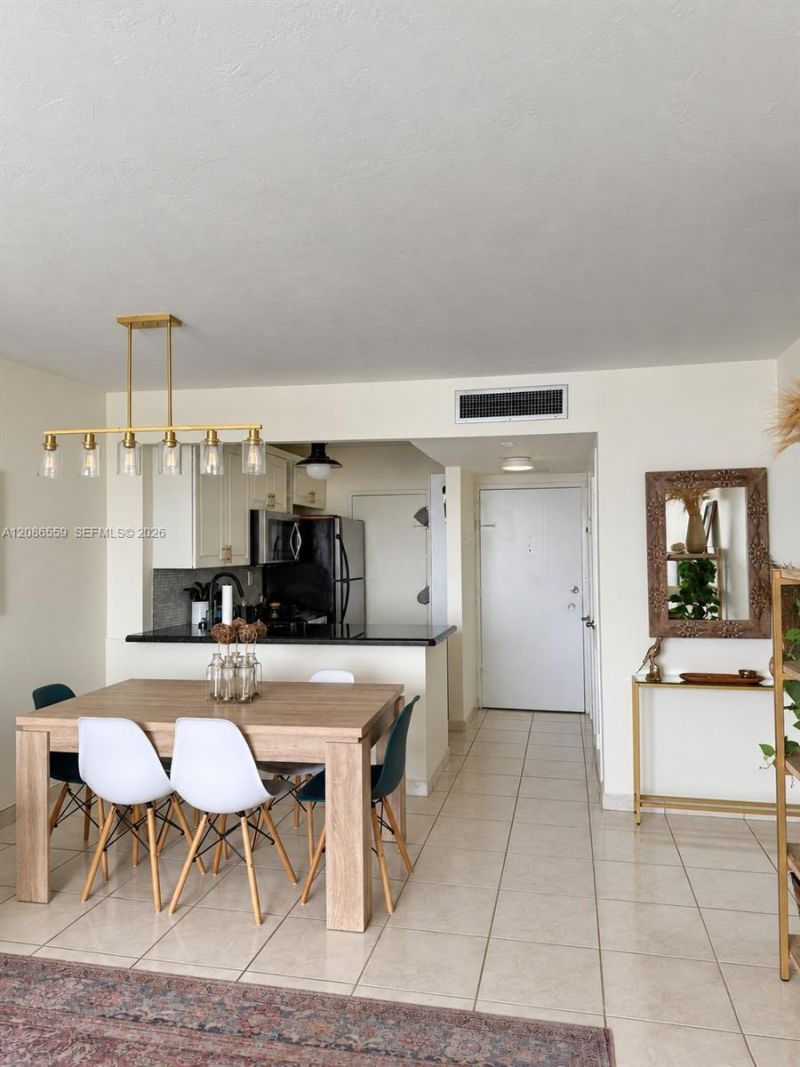 2899 Collins Ave, Unit 1508, Miami Beach, FL 33140 Photo