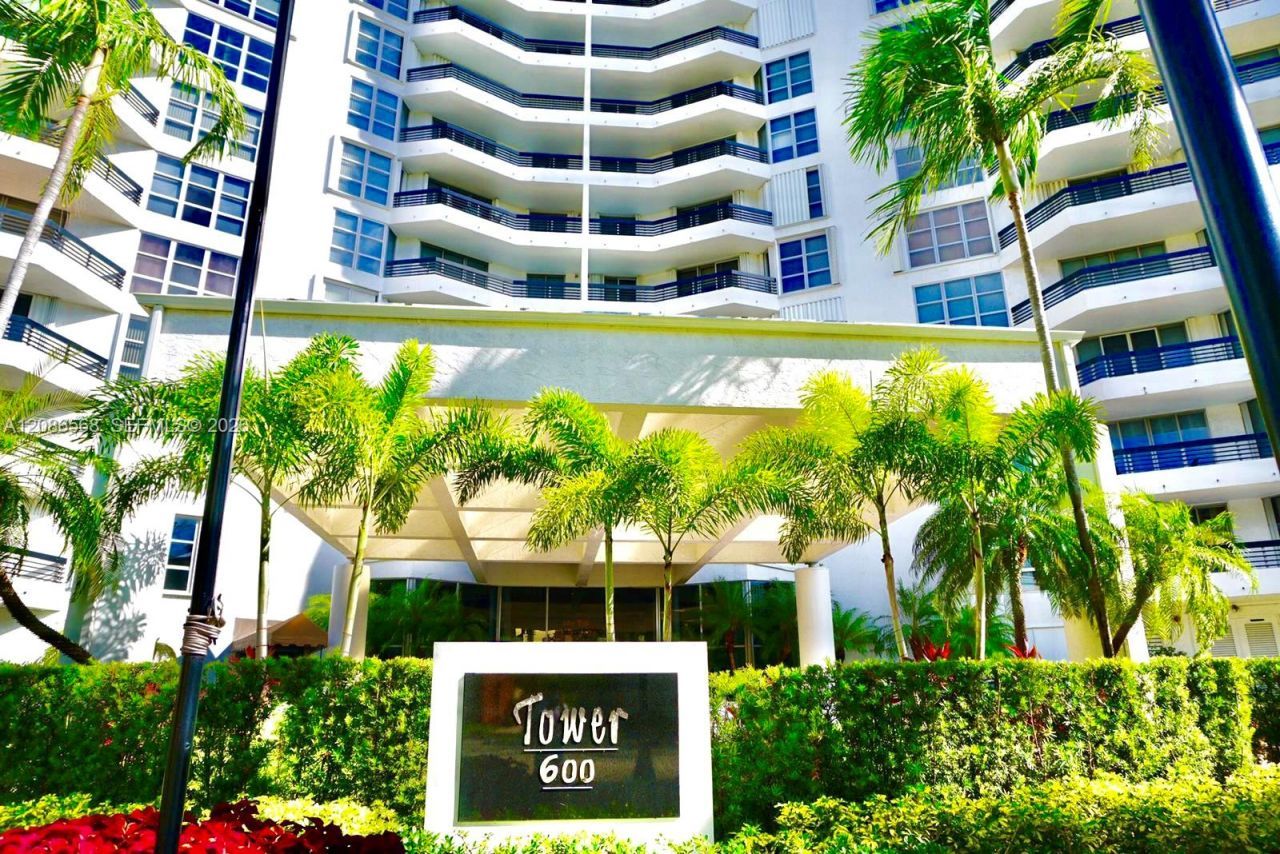 3400 NE 192nd St, Unit 606, Aventura, FL 33180 Photo